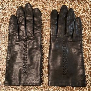 VINTAGE WOMEN’S BLACK LEATHER GLOVES